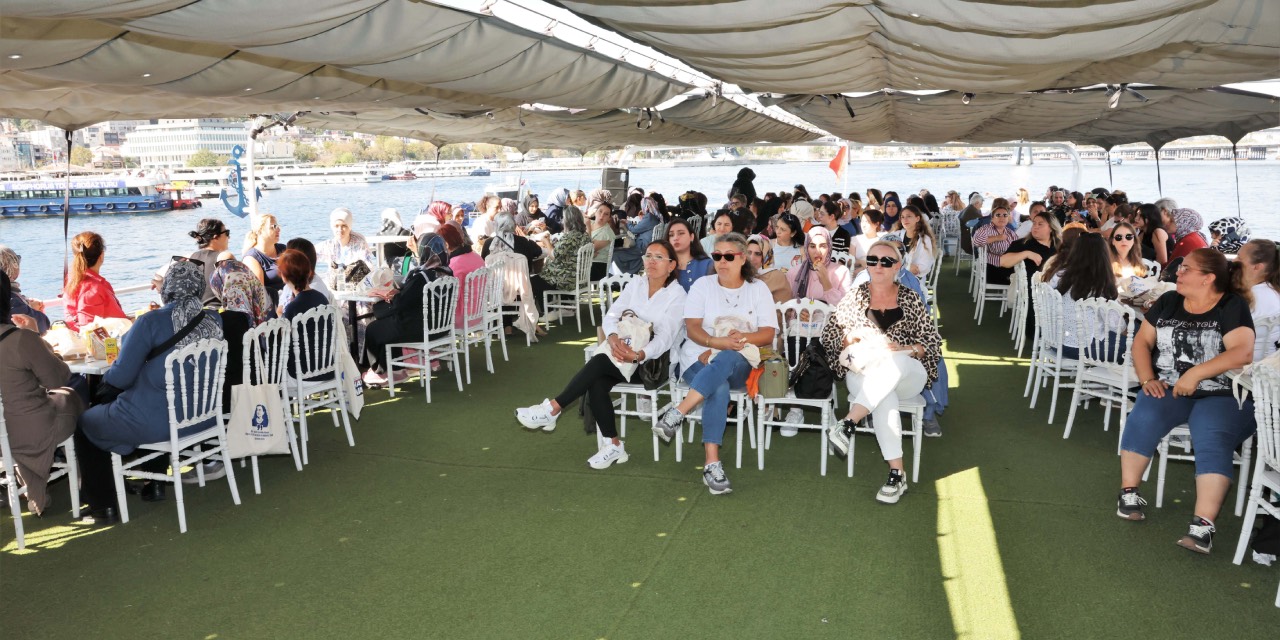 Küçükçekmeceli kadınlara özel boğaz turu düzenlendi