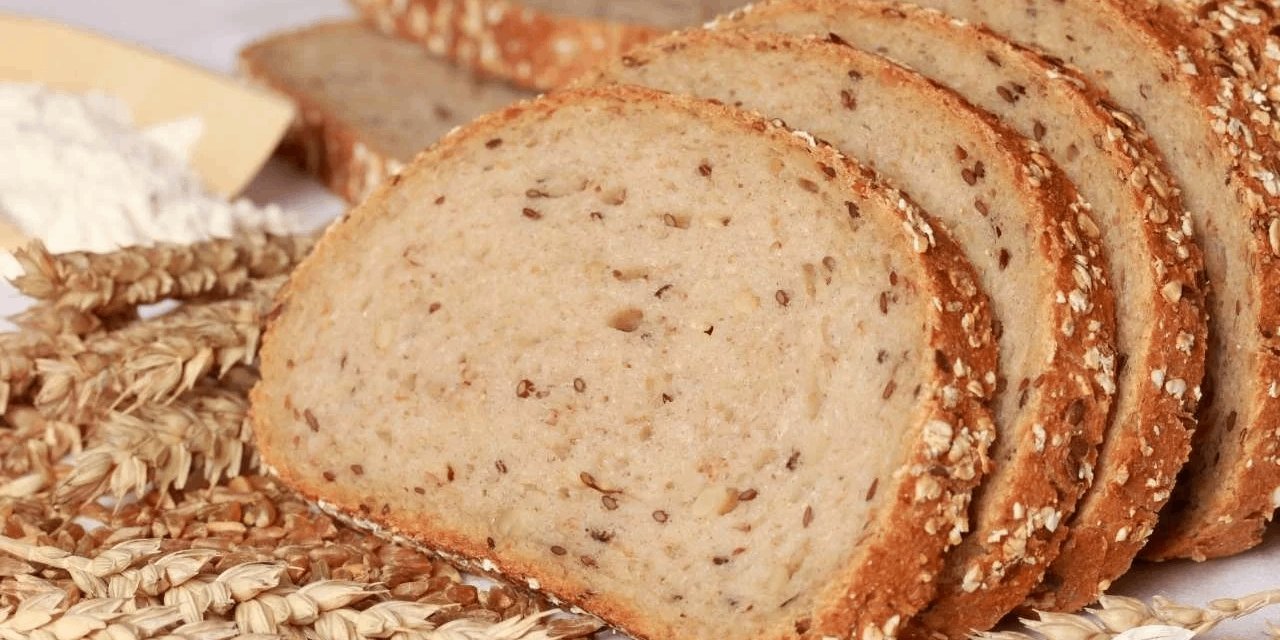 Tam buğday ekmeği diye satılan üründe bakın ne çıktı: Küf detayına dikkat!