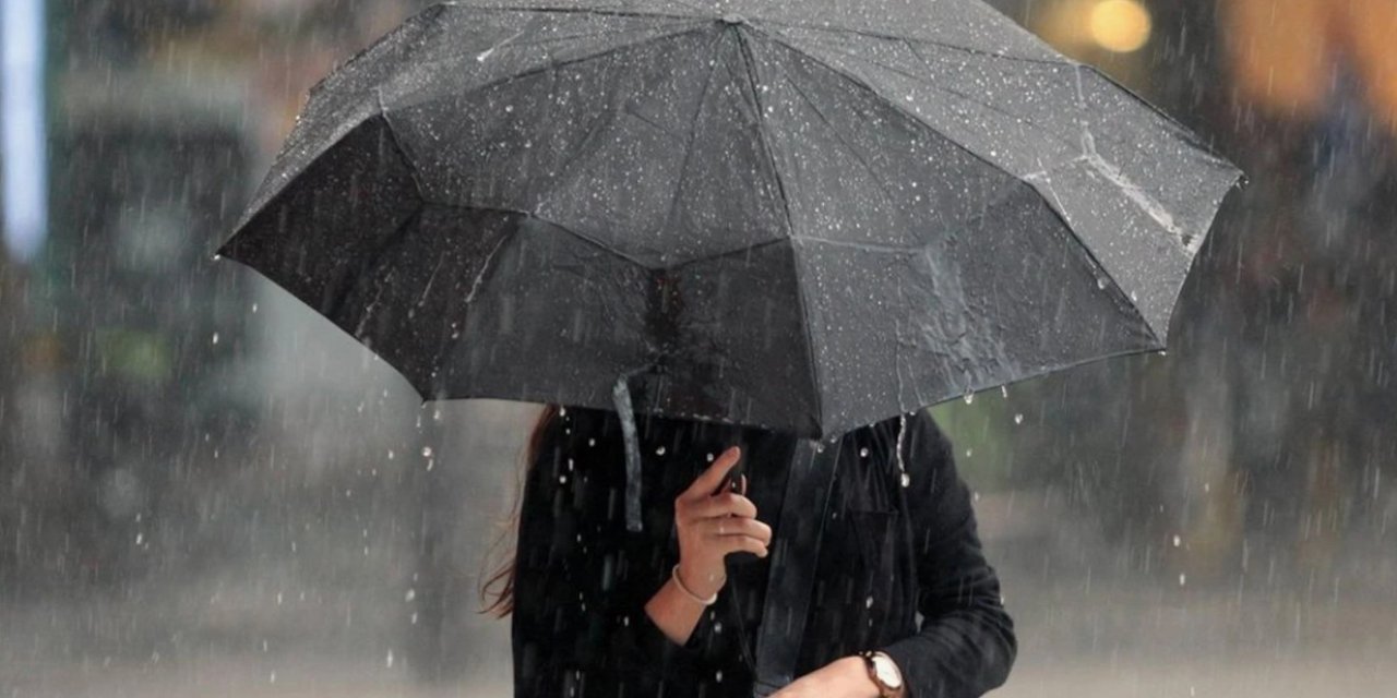 İstanbul'da kış erken geldi: AKOM'dan fırtına ve sağanak uyarısı