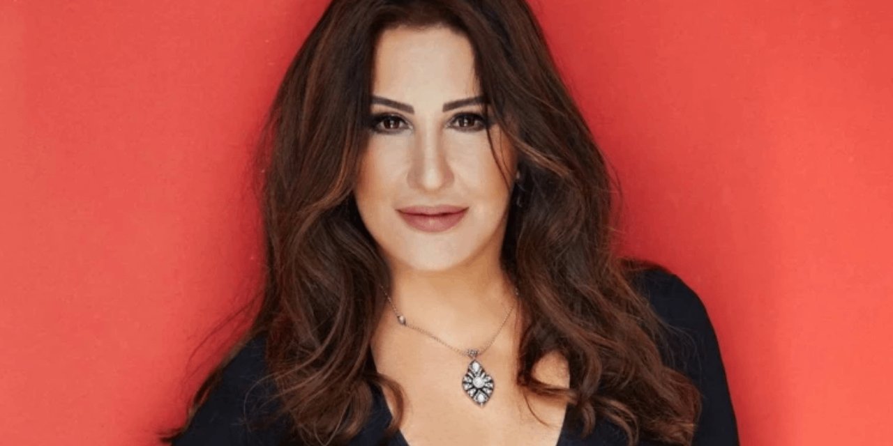 "Sahnede tayt giyilmesin" diyen Nükhet Duru'nun son sahne kıyafeti gündem oldu