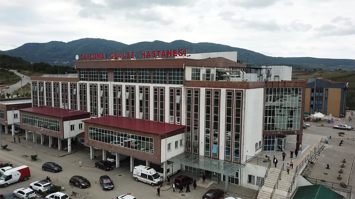 Zonguldak'ta karın ağrısıyla hastaneye  giden 16 yaşındaki çocuk doğum yaptı