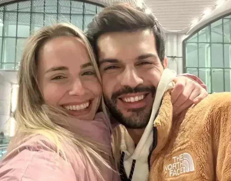 Eski Survivor yarışmacısı Damla Can sevgilisi ile Umre'de