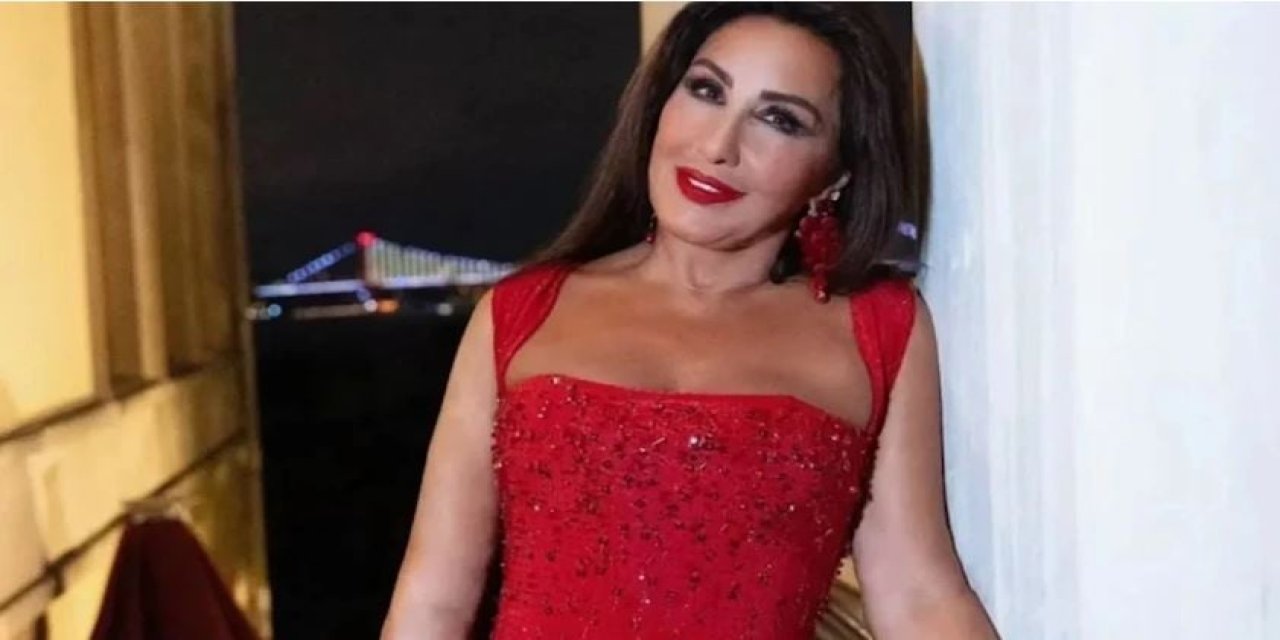 Ünlü şarkıcıyı akrep ısırdı