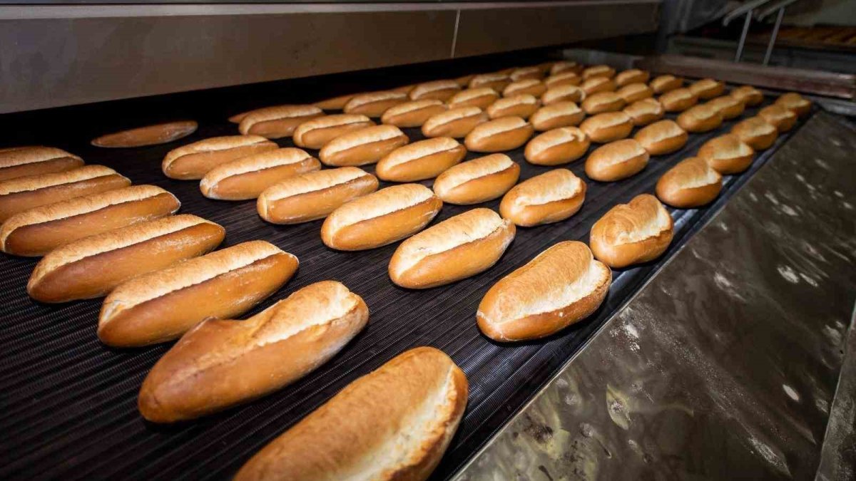 İzmir'de Halk Ekmek'e zam geldi