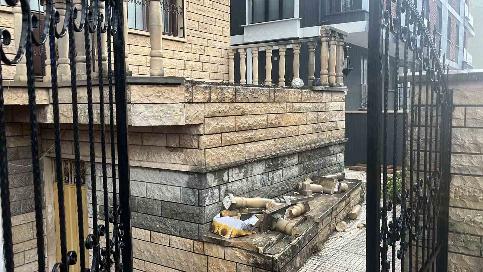 Gebze'de çocuğun üzerine beton korkuluk düştü