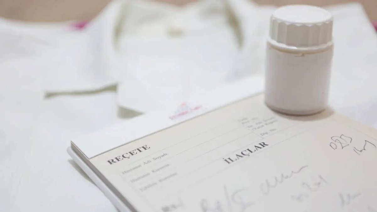 'Yeşil reçete' operasyonu! Paralar eşinin hesabında çıktı, doktor tutuklandı