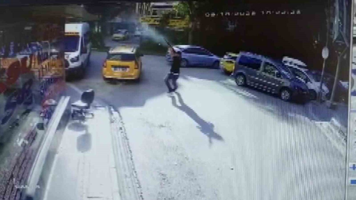 Adana’da kafeye otomatik tüfekli saldırı