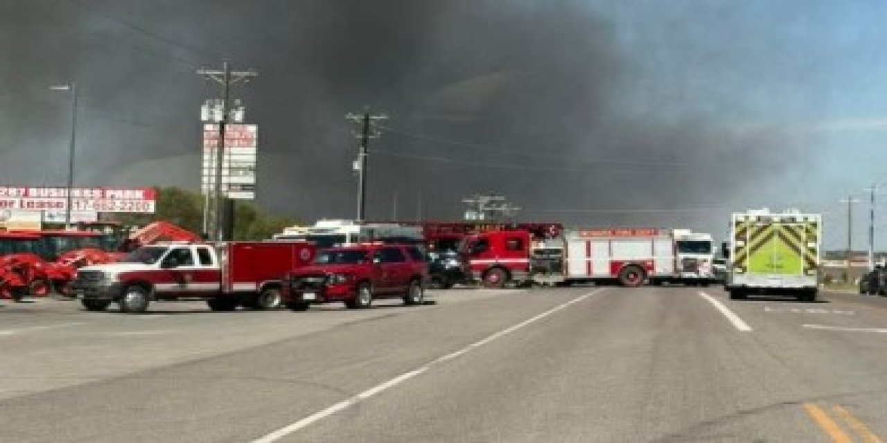 ABD’de uçak park alanına düştü: O anlar kamerada