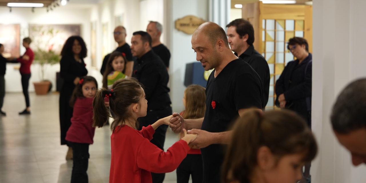 Eskişehir’de kız çocukları ve babaları ilk danslarını paylaştı