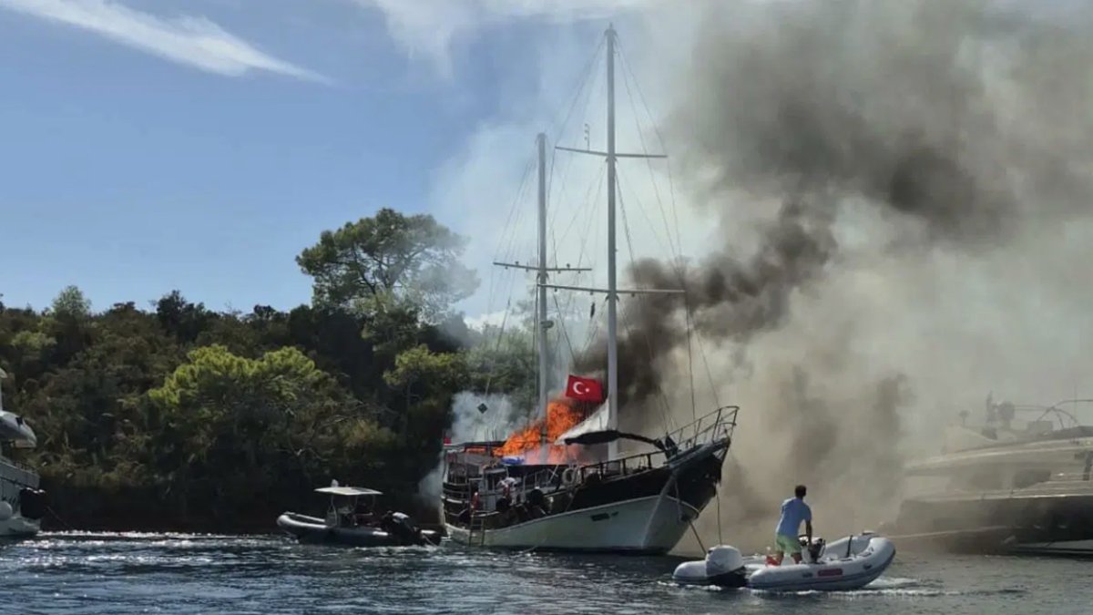 Yassıada açıklarında tekne yangını