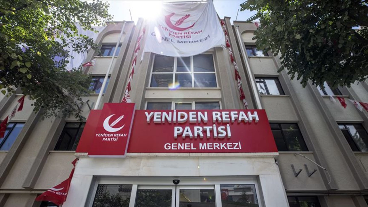 Yeniden Refah Partisi’nden peş peşe istifa
