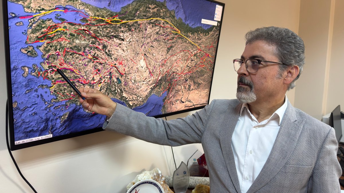 Hasan Sözbilir'den Ege ve Batı Anadolu için deprem uyarısı: 200 aktif fay kırılmayı bekliyor
