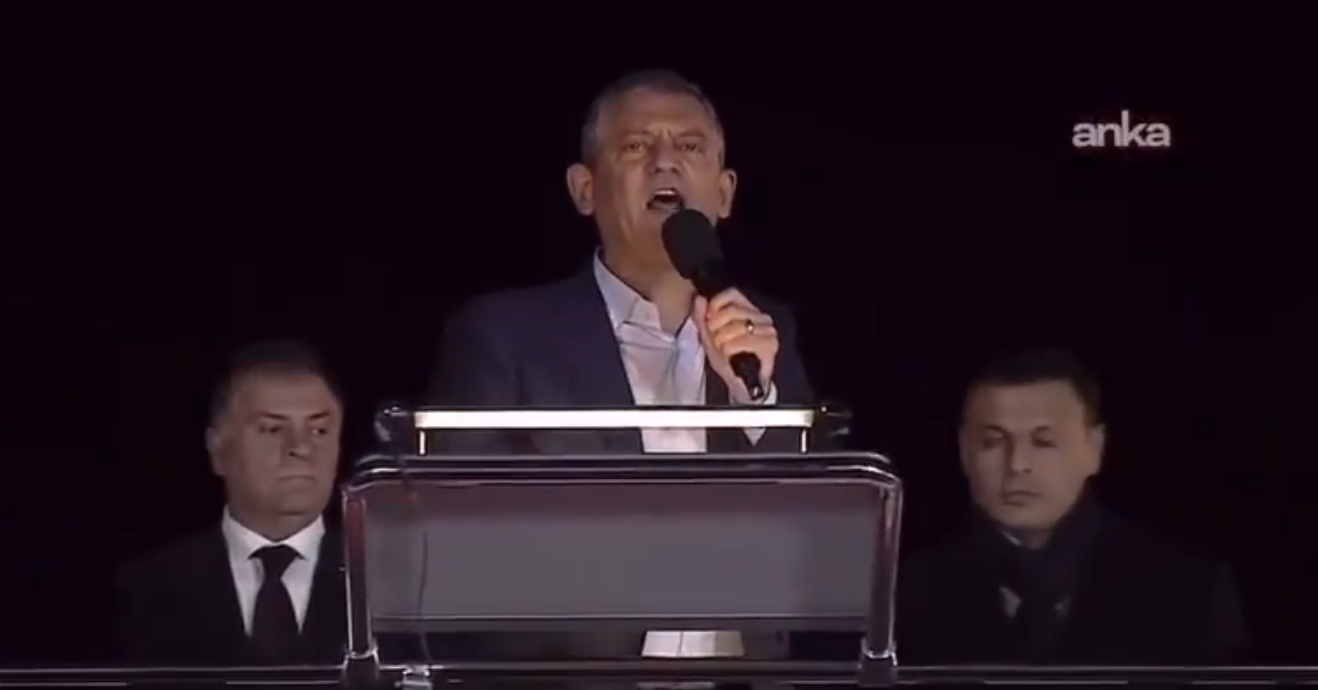 Özgür Özel'den Sarıyer mitinginde seçim vaadi: Kredi kartı faizlerini sileceğiz