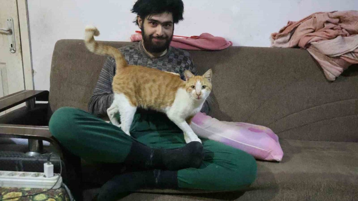 Duş almıyor, tırnaklarını kesmiyor: 23 yaşındaki gencin eski hali ortaya çıktı