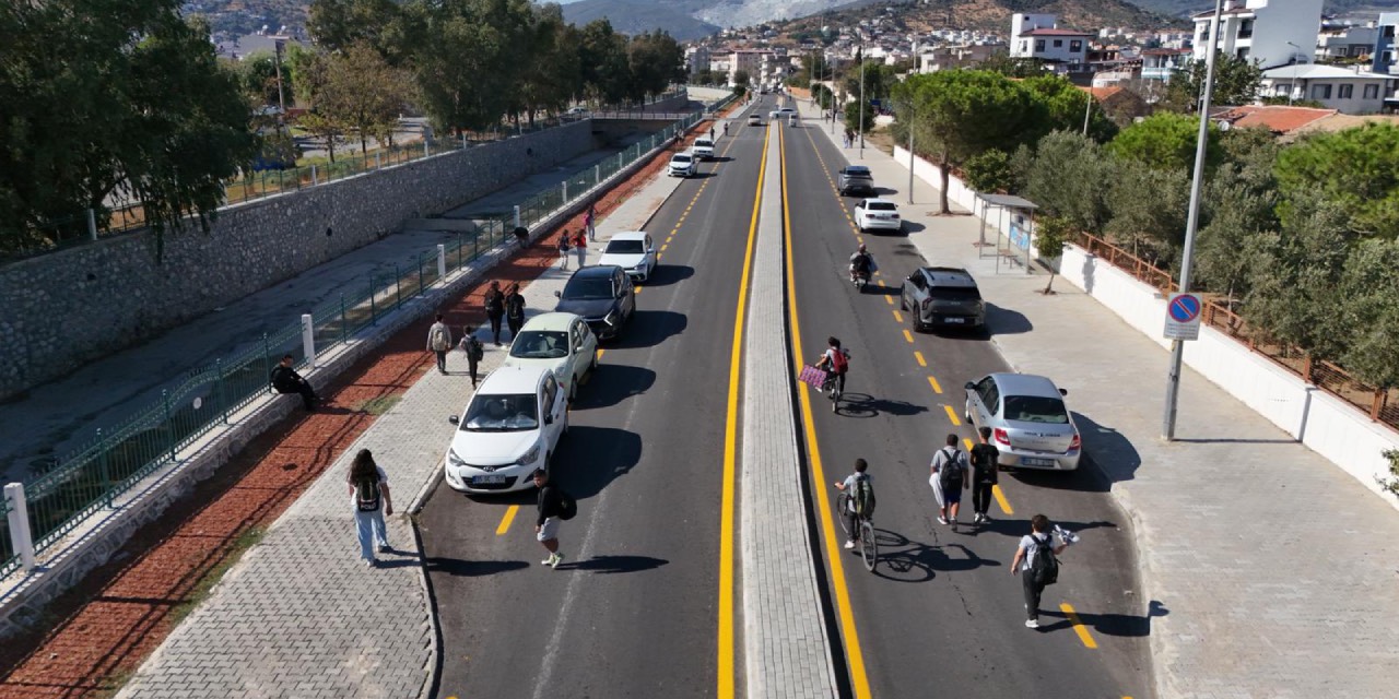 Aydın Büyükşehir Belediyesi’nden Söke’de yol ve kaldırım düzenlemesi