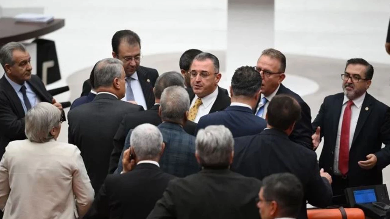 Meclis'te tansiyon yükseldi! Birbirlerine alçak ve mandacı dediler