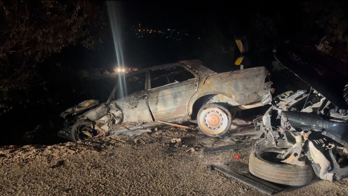Bursa'da feci kaza: Araç yandı, yangın ormana sıçradı