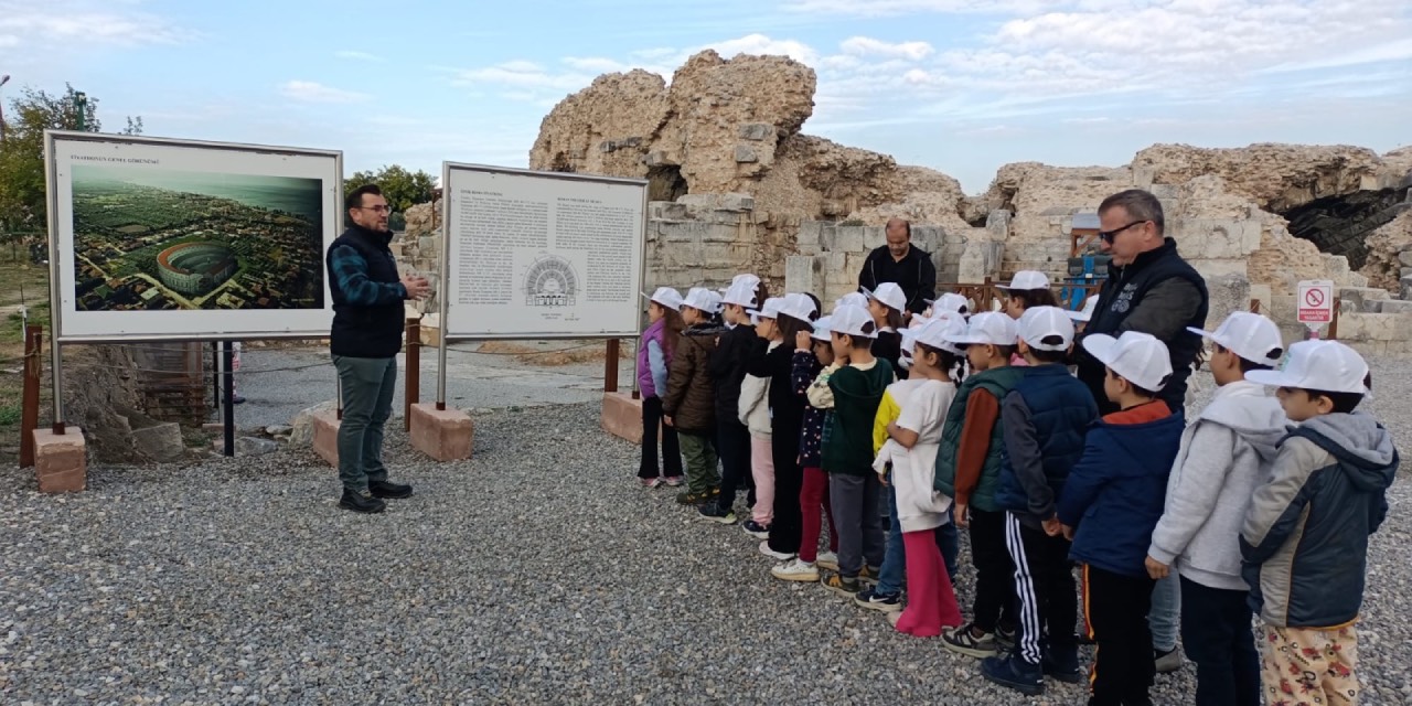 İznik Kazı Günlükleri Atölyeleri’nde öğrenciler tarihle buluştu