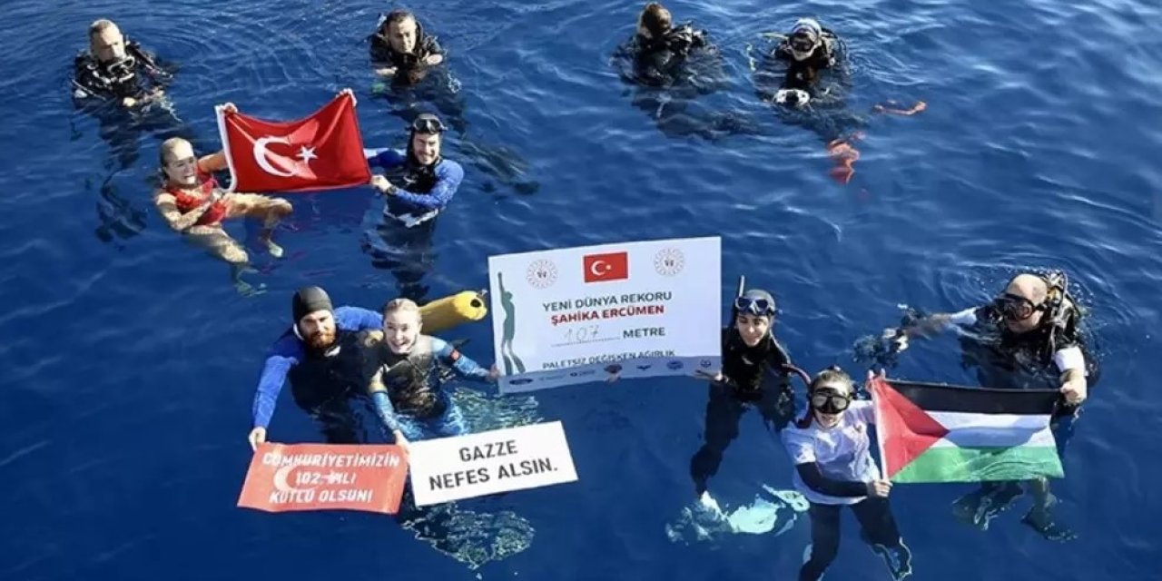 Şahika Ercümen'den yeni rekor: Cumhuriyet'in 102'nci yılı ve Gazze için daldı