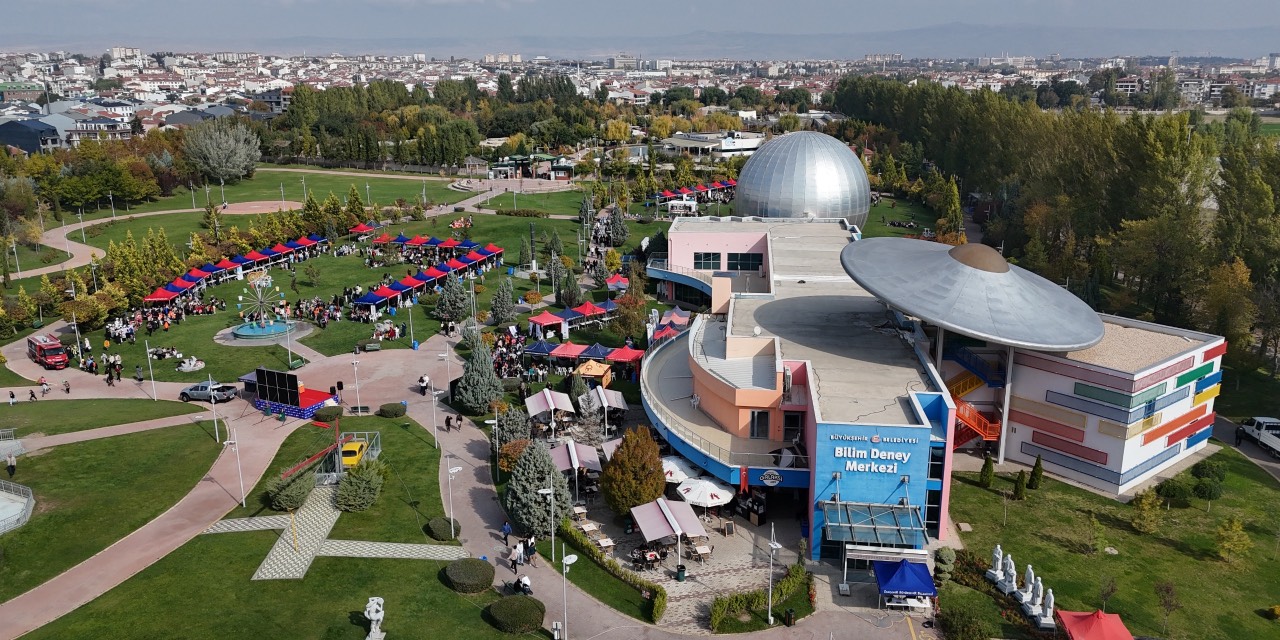 Eskişehir’de “Günümüzden Geleceğe Bilim Yolculuğu” başladı