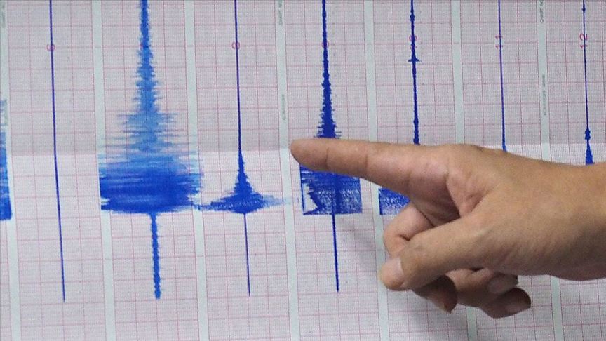 İzmir'de 3.2 büyüklüğünde deprem