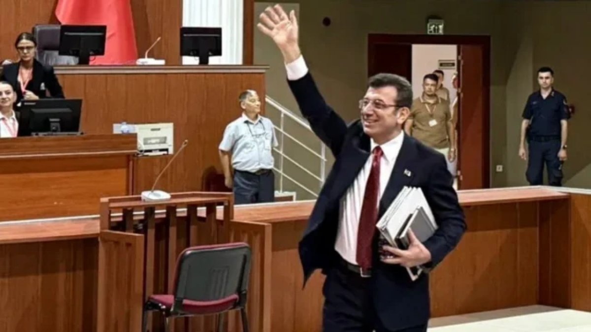 Son dakika! Ekrem İmamoğlu'nun savcılara hakaret davası düştü