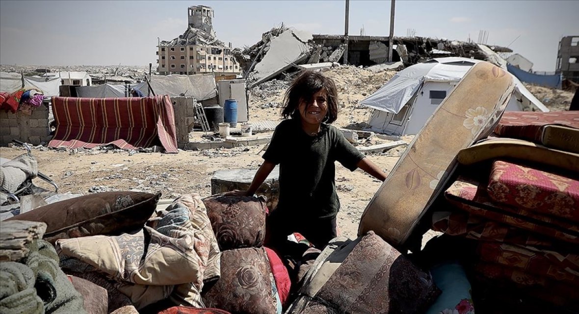 Gazze'de eğitimde yeni dönem: İki yıl sonra 300 bin öğrenci ders başı!