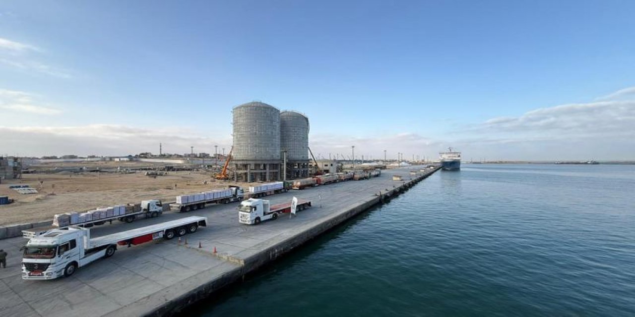 Türkiye'den Gazze'ye kesintisiz destek: 17. İyilik Gemisi, 900 ton yardım götürdü