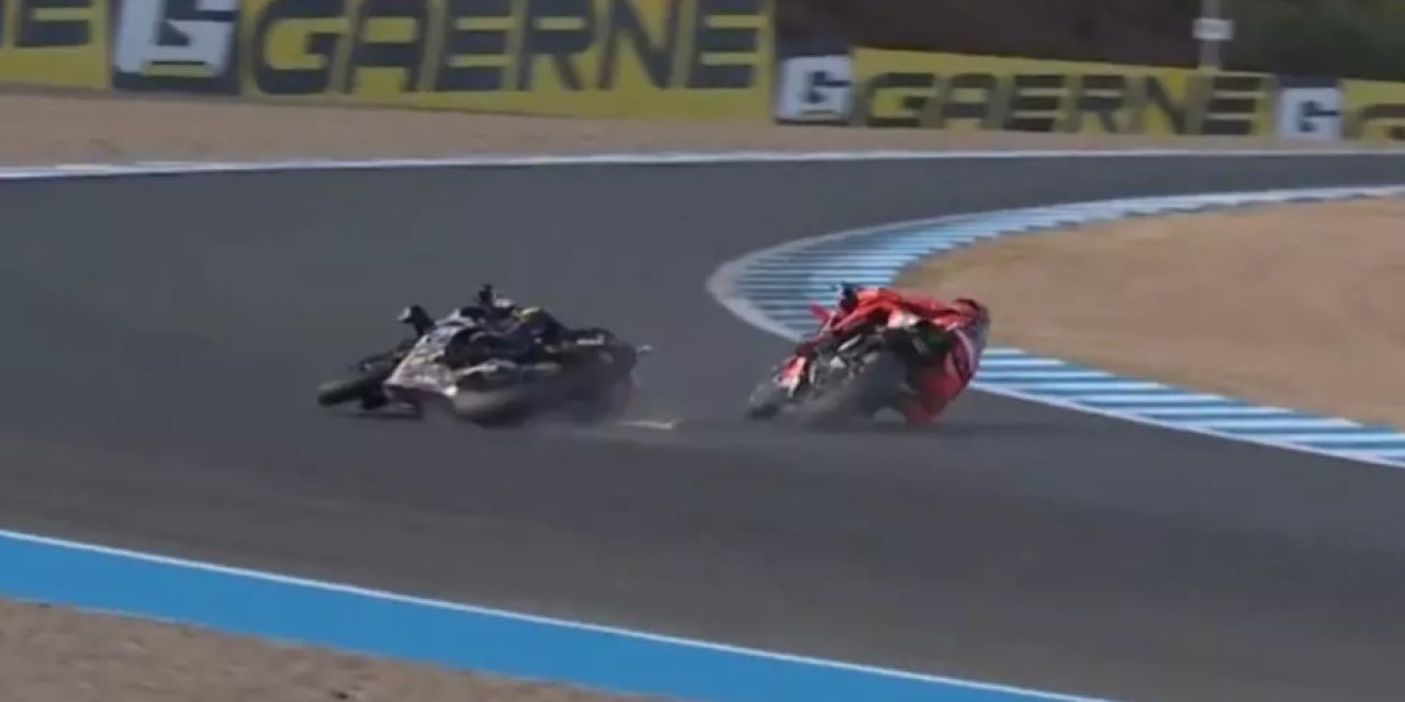 Toprak Razgatlıoğlu'na tarihin en skandal hamlesi: Kasti olarak çarpıp yarış dışı bıraktı