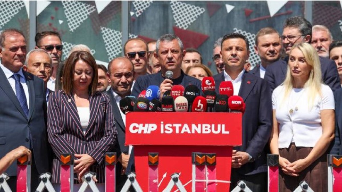 CHP İstanbul İl Kongresi başladı: Mahkeme 'durdurun' dedi, YSK 'devam' kararı verdi!