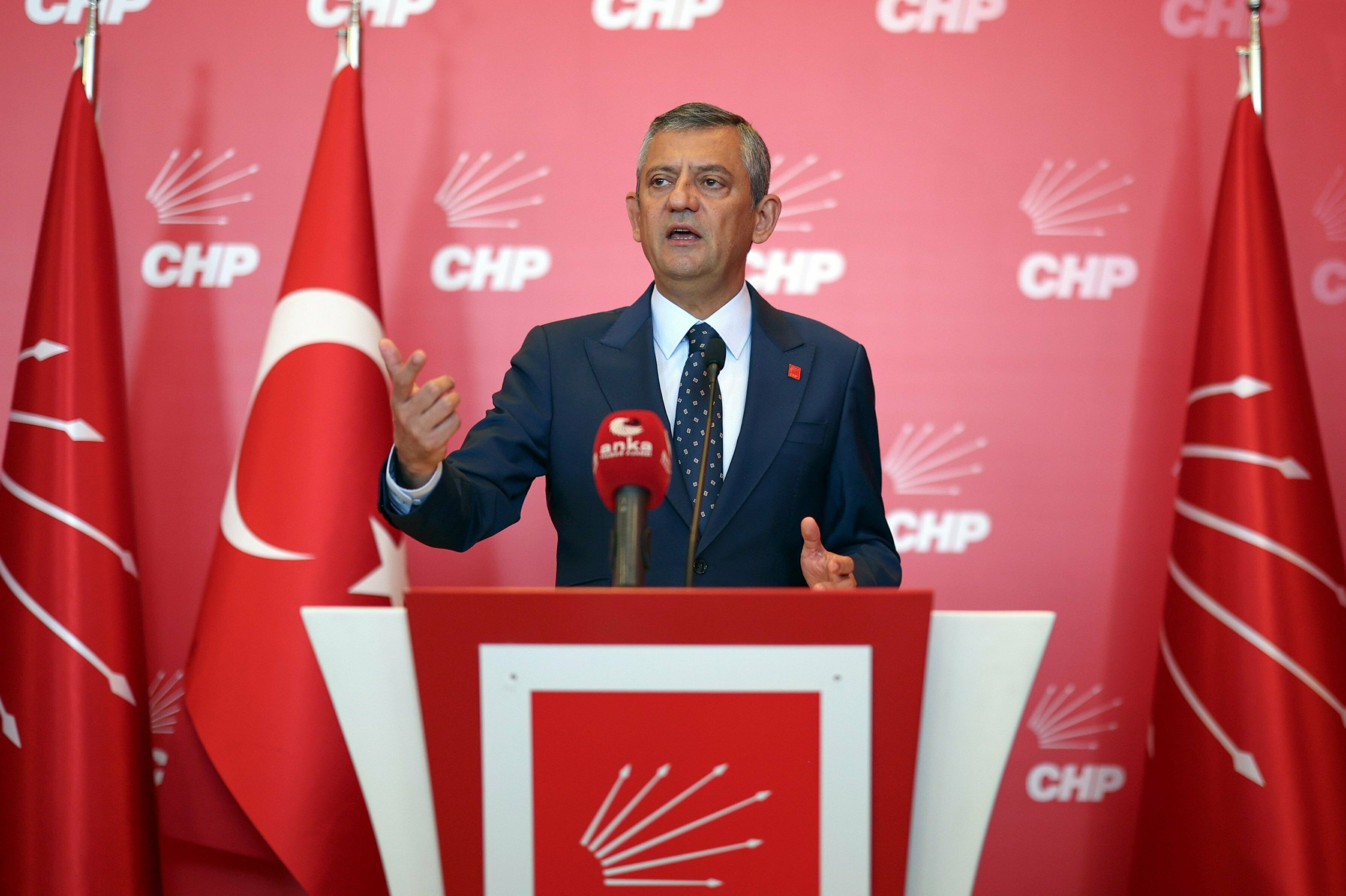 Özgür Özel KKTC'ye gidecek