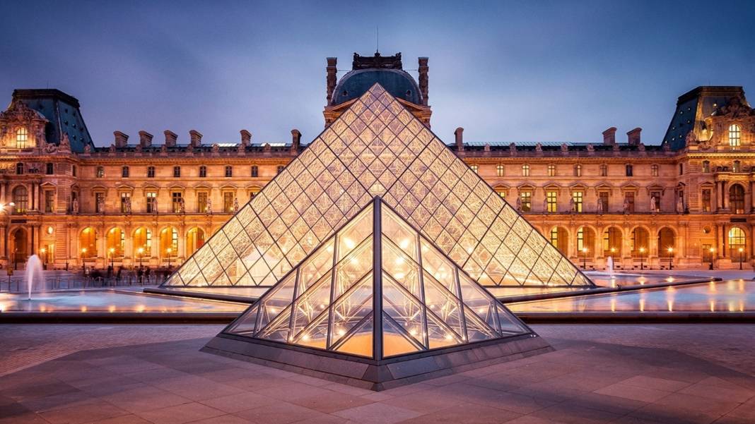 Sadece 8 dakika sürdü! Louvre’daki kusursuz soygunun ardından uzmanlar umutsuz