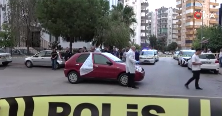 Adana'da otomobilde sır ölüm