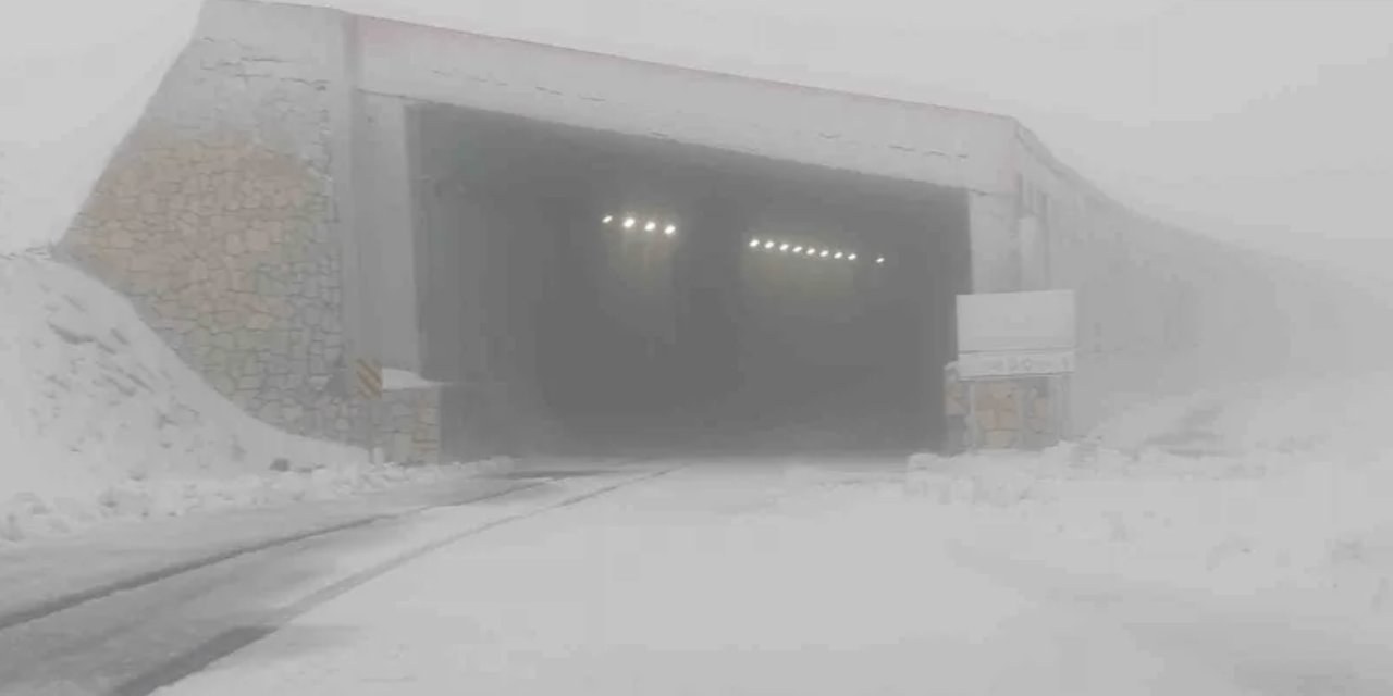 Şehre ilk kar yağdı! Göz gözü görmedi her yer beyaza büründü