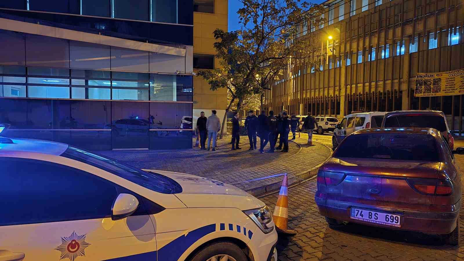 Emekli polis hastane önünde intihar etti