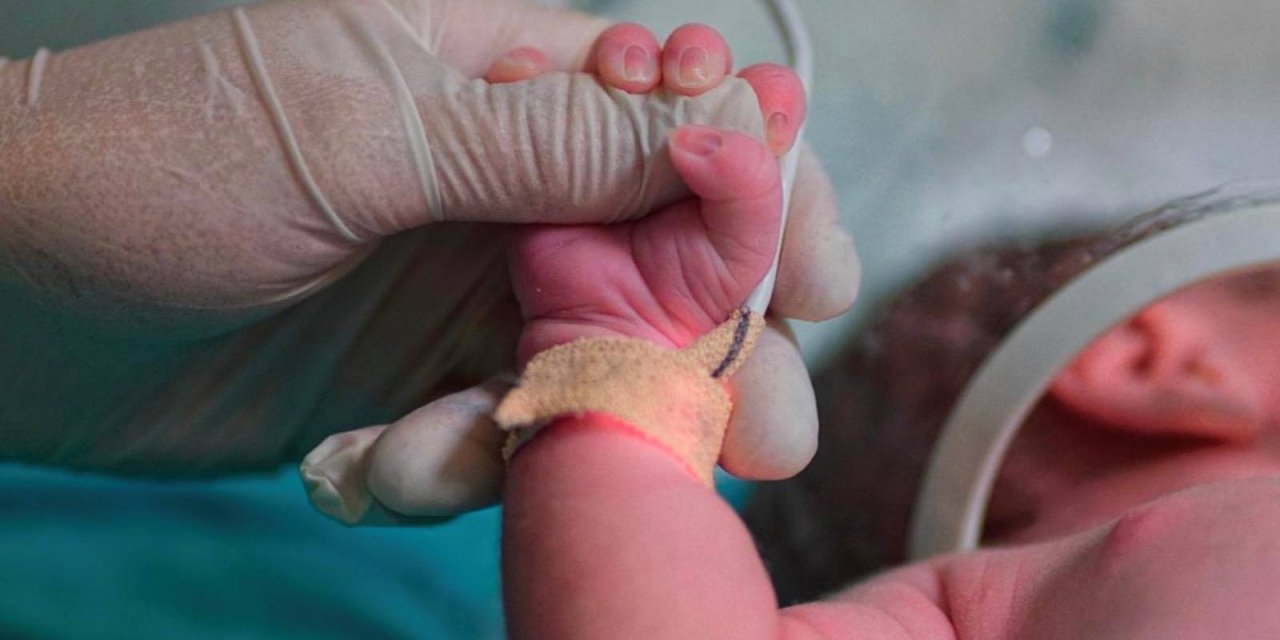 Skandal "Yenidoğan davasında" gün yüzüne çıktı! Hekimlikten men edilen doktorun ameliyat ettiği hasta öldü