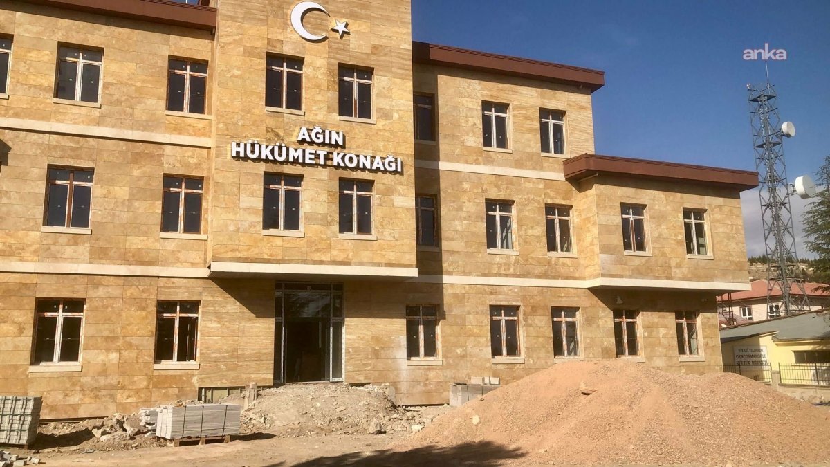 Ağın Hükümet Konağı'ndaki "TC" tartışmasına valilik noktayı koydu