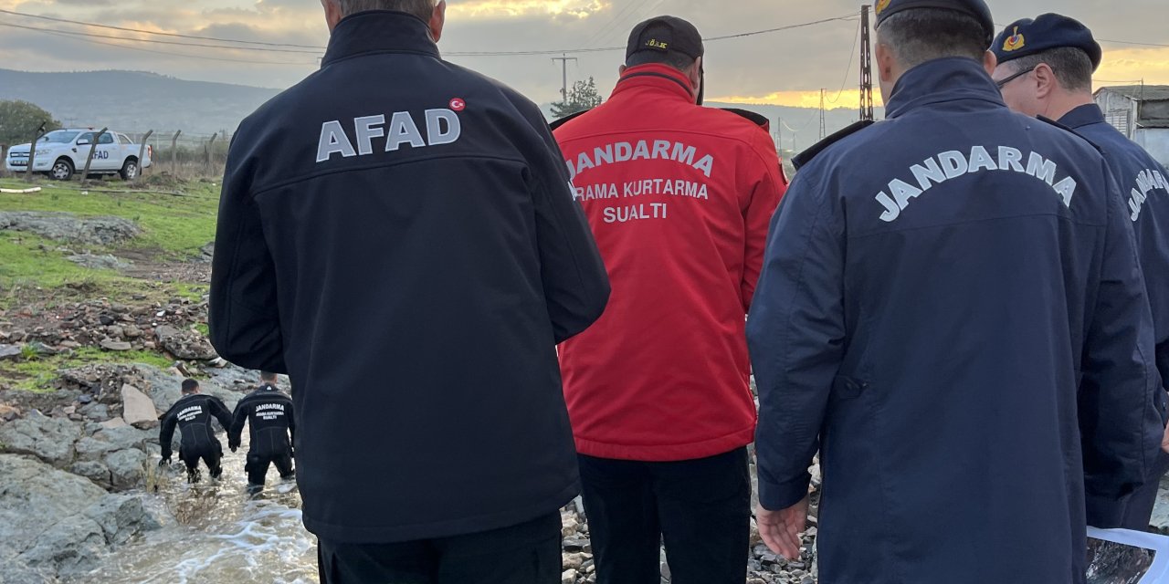 Foça’da selde kaybolan vatandaşı arama çalışmaları yeniden başladı