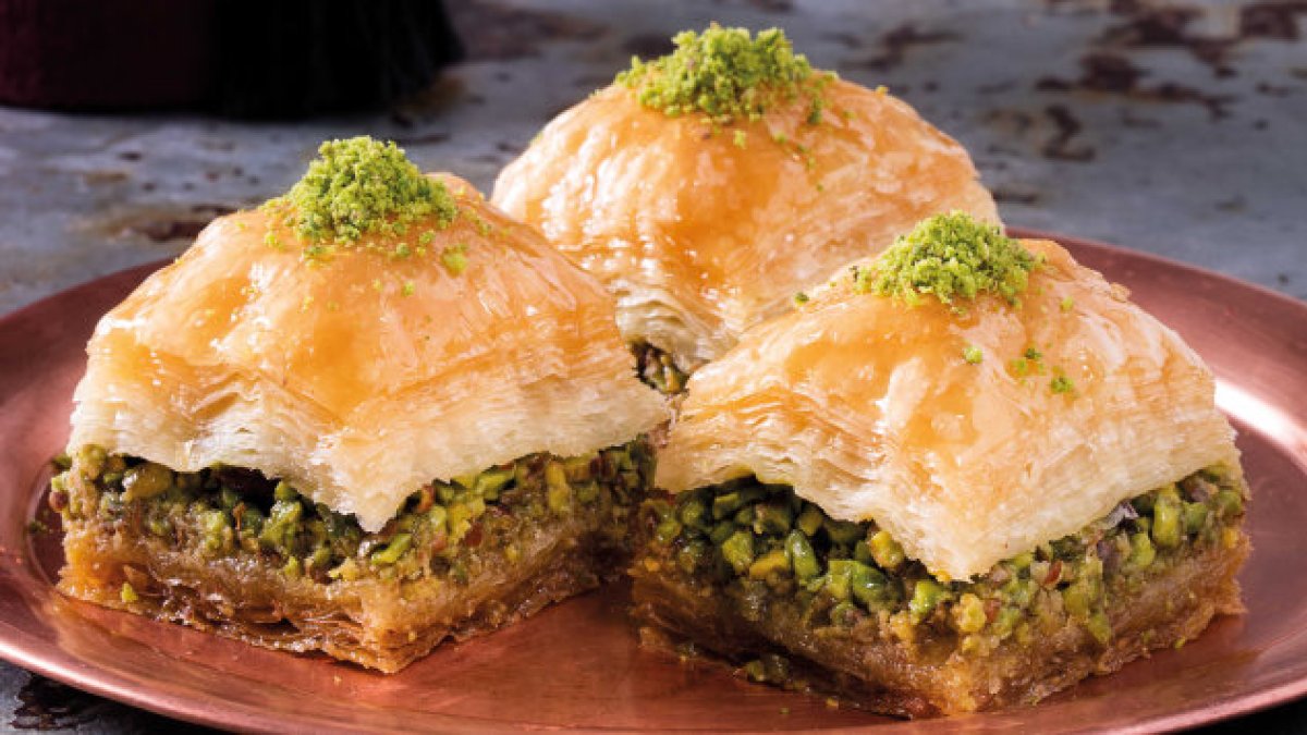 Bir dilim baklavanın fiyatı şoke etti: Vatandaş isyan etti