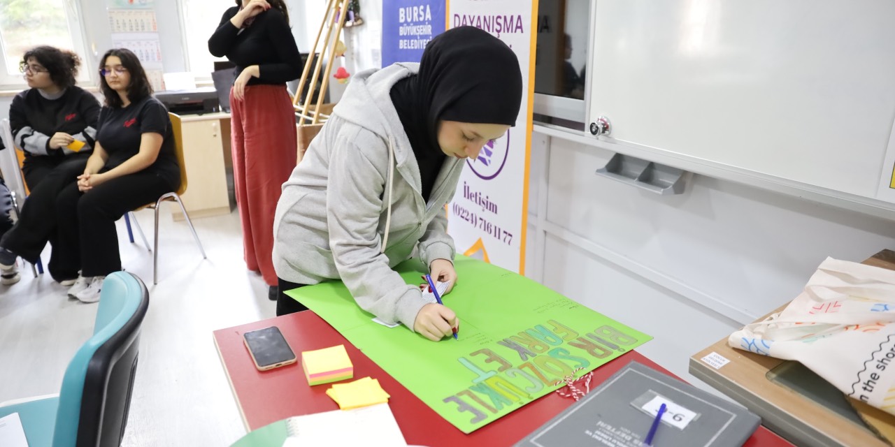 Bursa’da lise öğrencilerine kadına yönelik şiddet farkındalık eğitimi