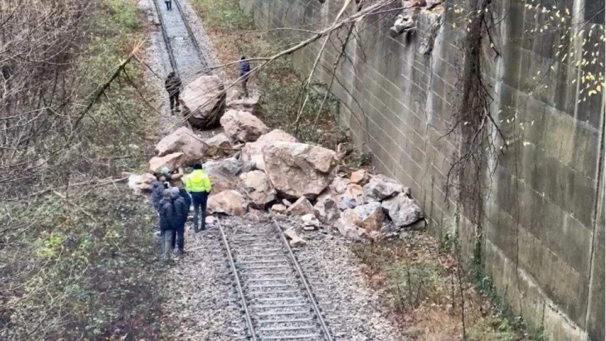 Karabük-Zonguldak demir yolu hattında heyelan