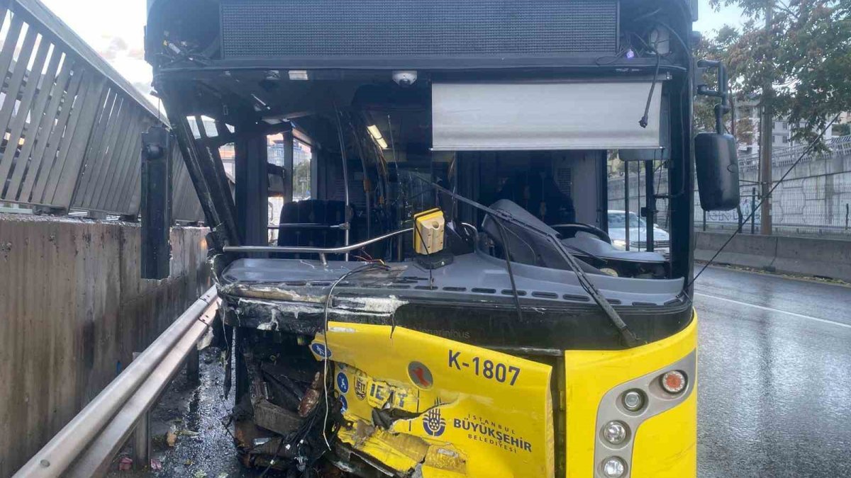 İETT otobüsü bariyerlere saplandı: Sürücü alkollü çıktı