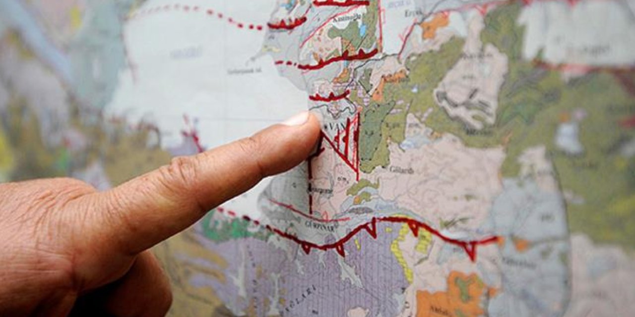 Deprem bilimci açıkladı: Sındırgı’daki deprem fırtınasında 15 bin sarsıntı yaşanabilir