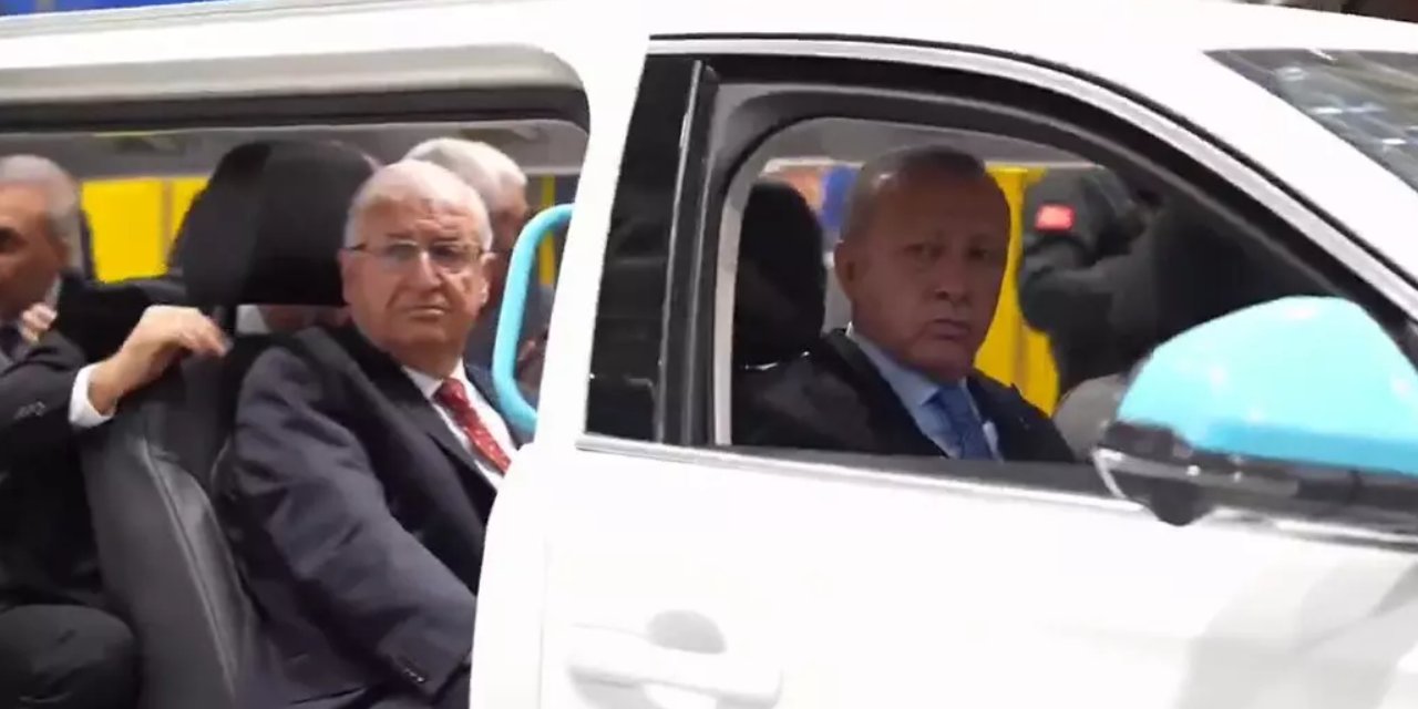 TOGG'un limuzin modeli ilk kez kullanıldı: Bakanlar ve Erdoğan içinde görüntülendi