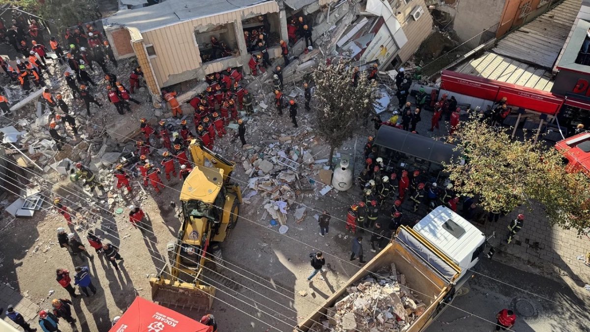 Gebze'de 7 katlı bina çöktü: Enkaz altında kalan 5 kişilik ailenin kimlikleri belirlendi