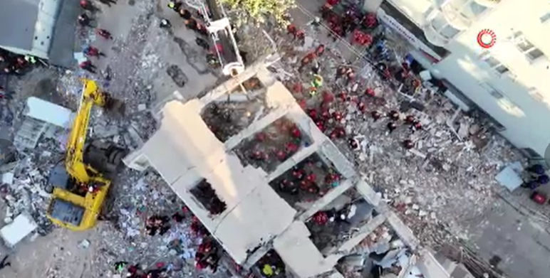 Gebze'de çöken binada çalışmalar 11 saattir devam ediyor