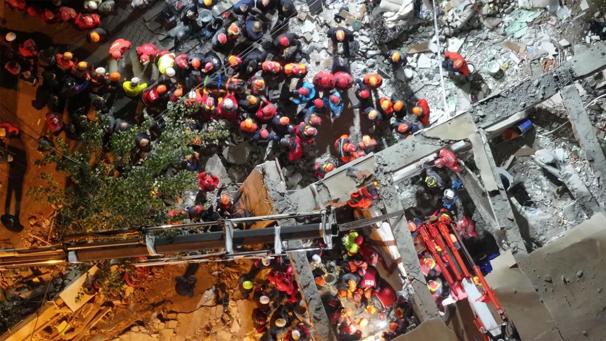 Gebze'deki çöken binada anne ve babanın cansız bedenlerine ulaşıldı