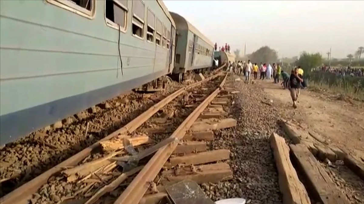 Mısır’da tren kazası: 2 ölü, 29 yaralı