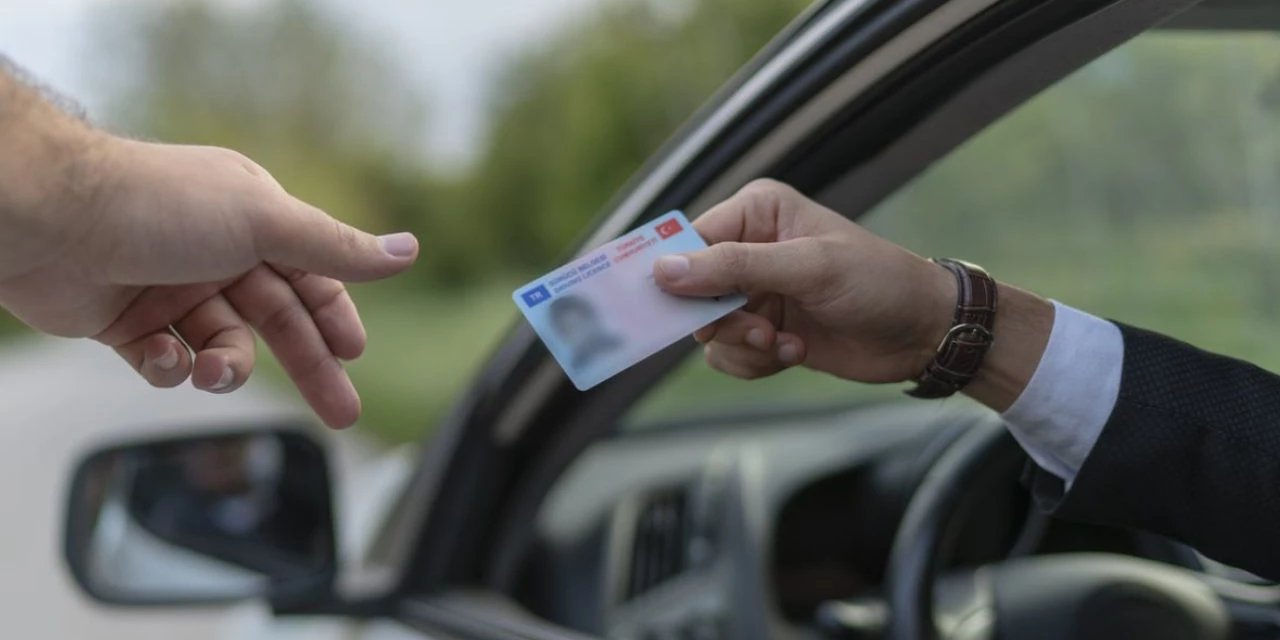 Eski tip sürücü belgeleri için son gün! Bugün yaptıran 15 TL, yarın yaptıran 7 bin 438 TL ödeyecek