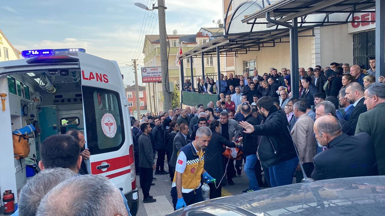 Babasının cenazesinde dayısını kaybetti